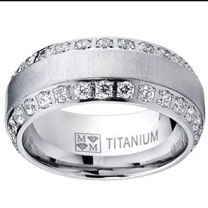 Silver titanium and crystal rimmed ring new sz 10